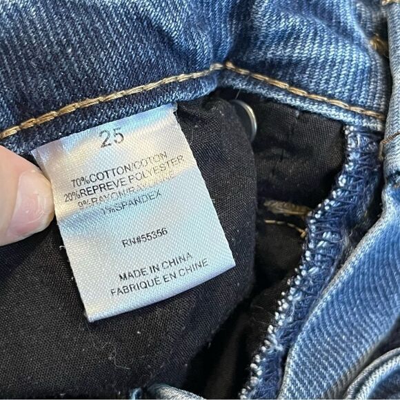 Women's Blue Revival Quinn Medium Wash Straight Leg Cropped Jeans - Picture 5 of 12